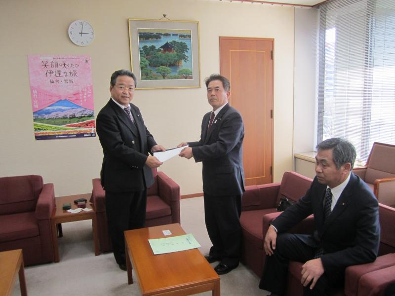 宮城県議会議長へ地域医療確保の要望書提出