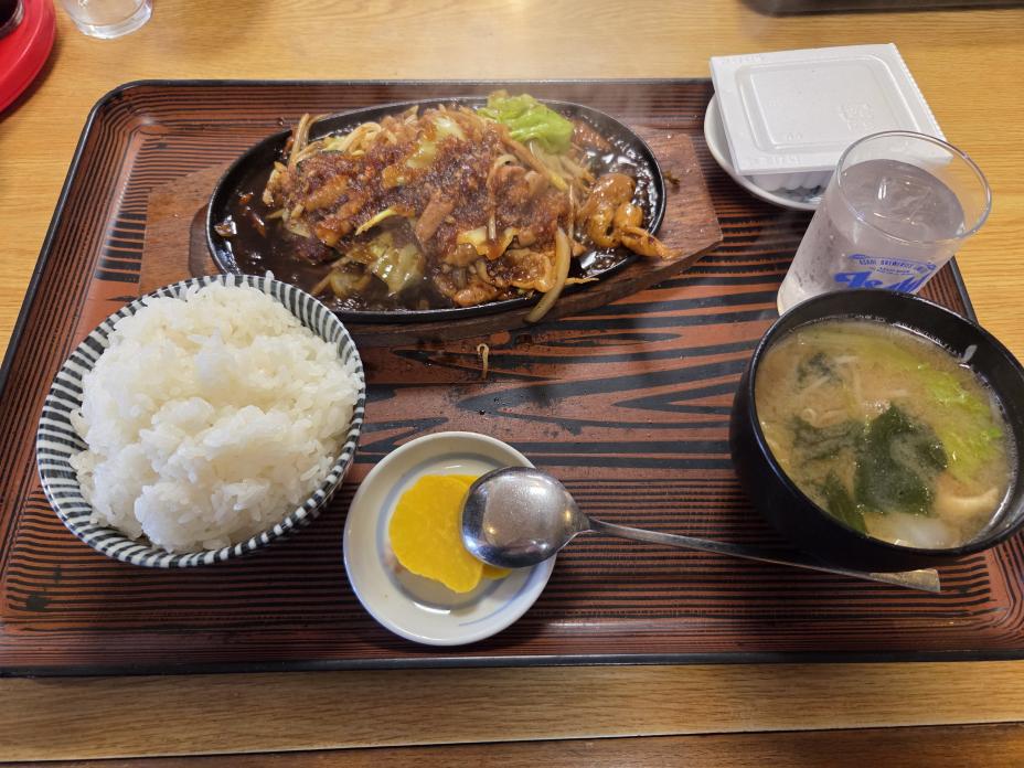 いづみホルモン定食