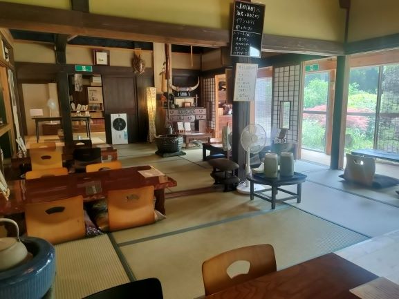 艸店内