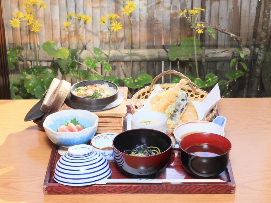 料理旅館三浦屋釜めし定食