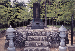 伊達小次郎君の墓の画像