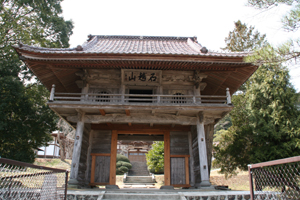 【石越町エリア】昌学寺鐘楼門とシダレザクラ