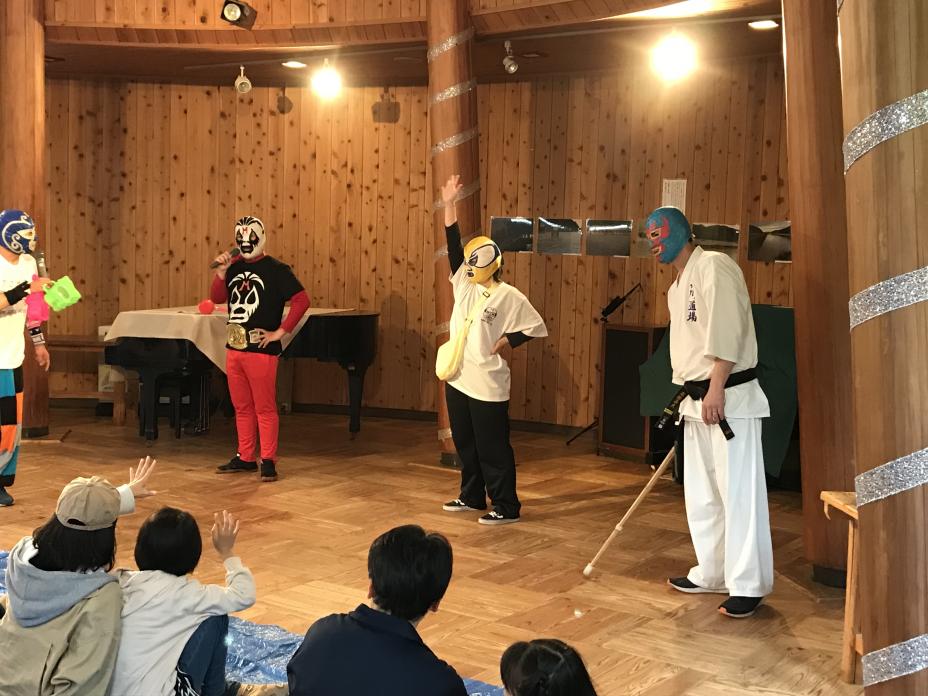 マスクド軍団パフォーマンス